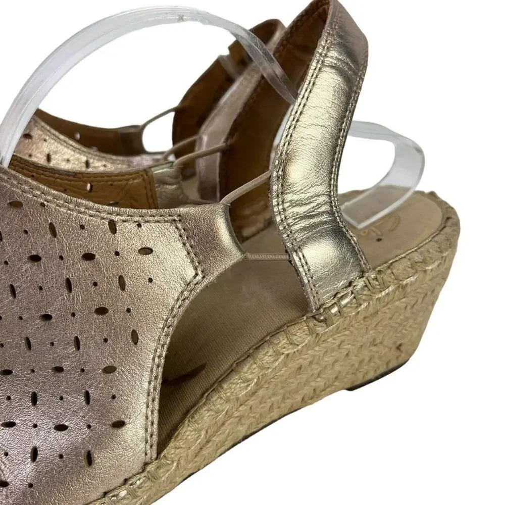 Clarks Artisan Espadrille Wedge Slingback Sandals Gold Perforated Shoes sz 9.5 W